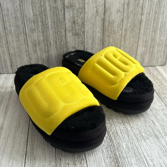 UGG Maxi Graphic Slide Size 6 - Picture 1 of 7
